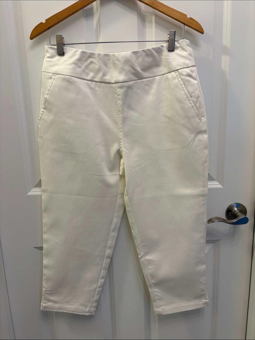 Blair Women's White Capris size 10 pockets